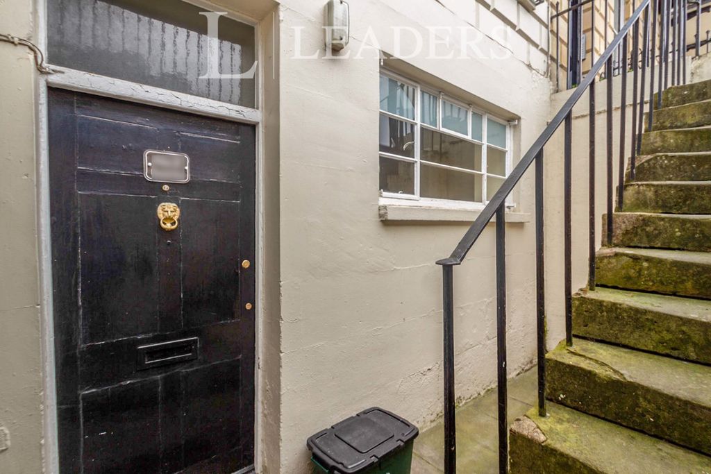 Property photo 1 of 8 External