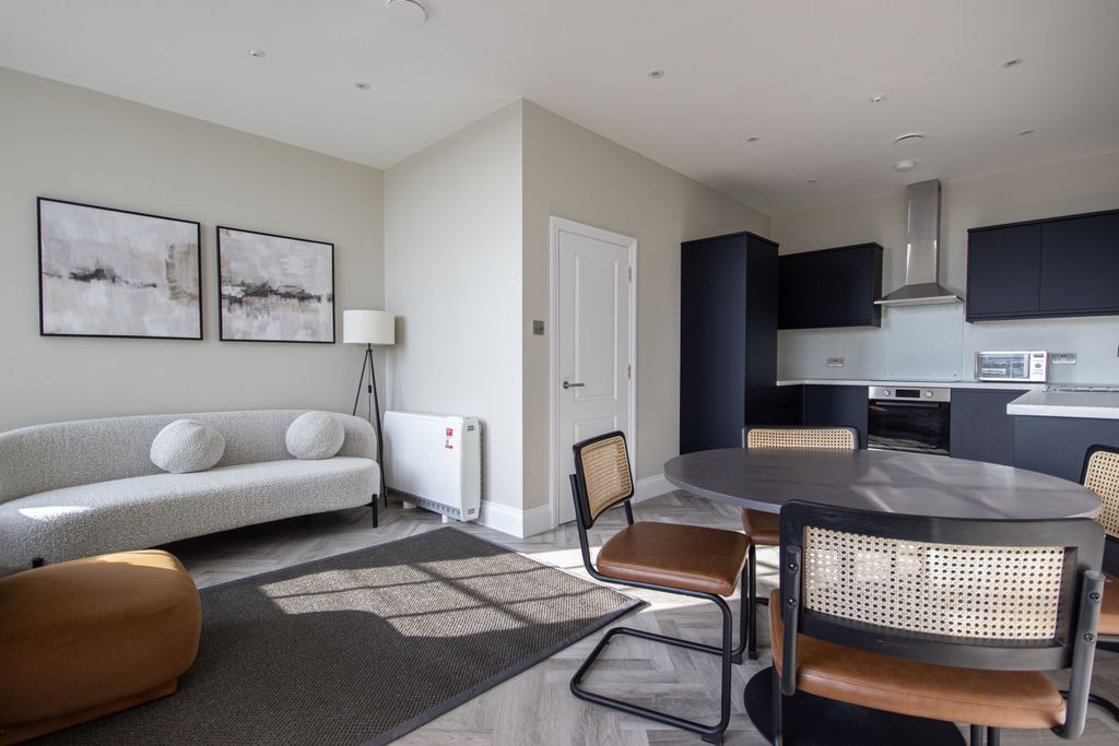 Property photo 1 of 11 4