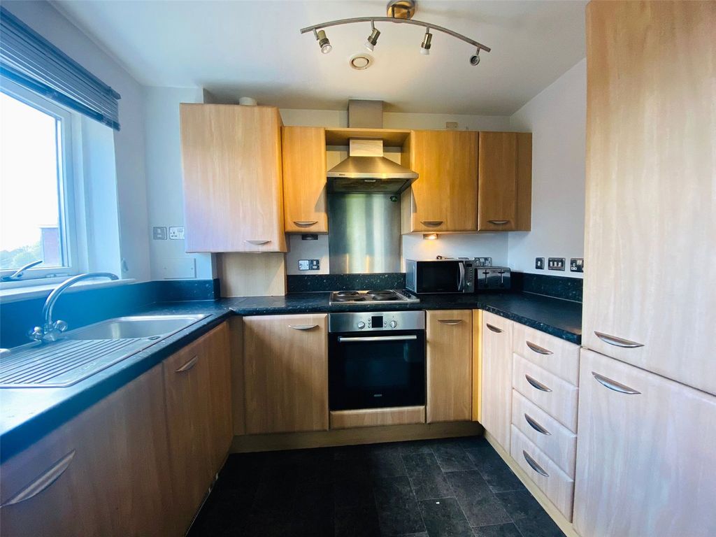 Property photo 3 of 8 Picture No. 13