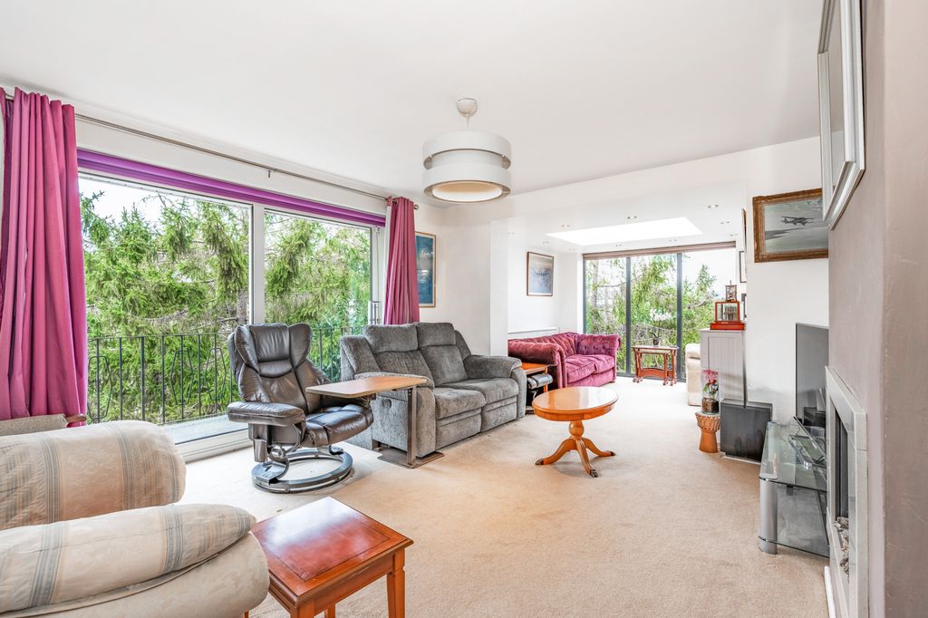 Property photo 2 of 19