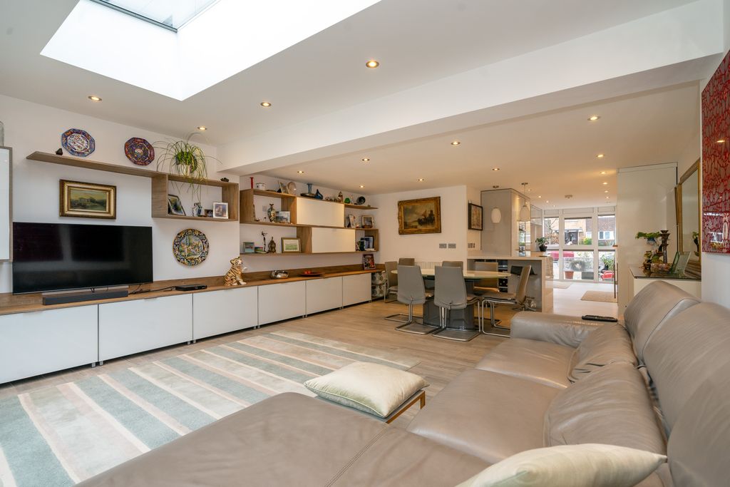 Property photo 3 of 14