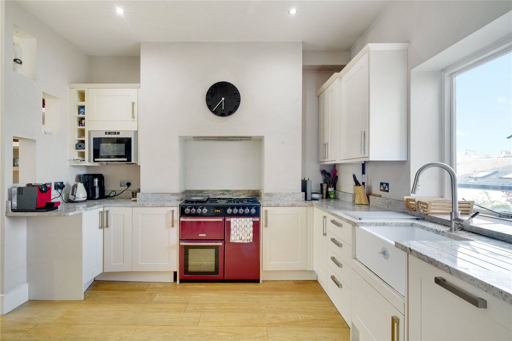 Property photo 3 of 11 Picture No. 24