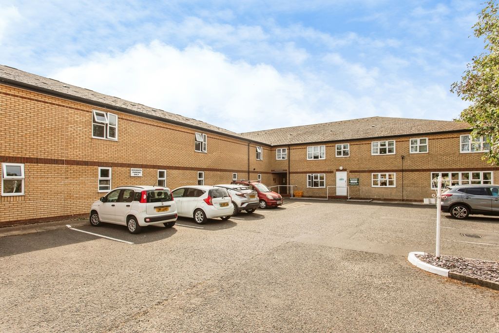 Property photo 1 of 18 Old Rectory Court