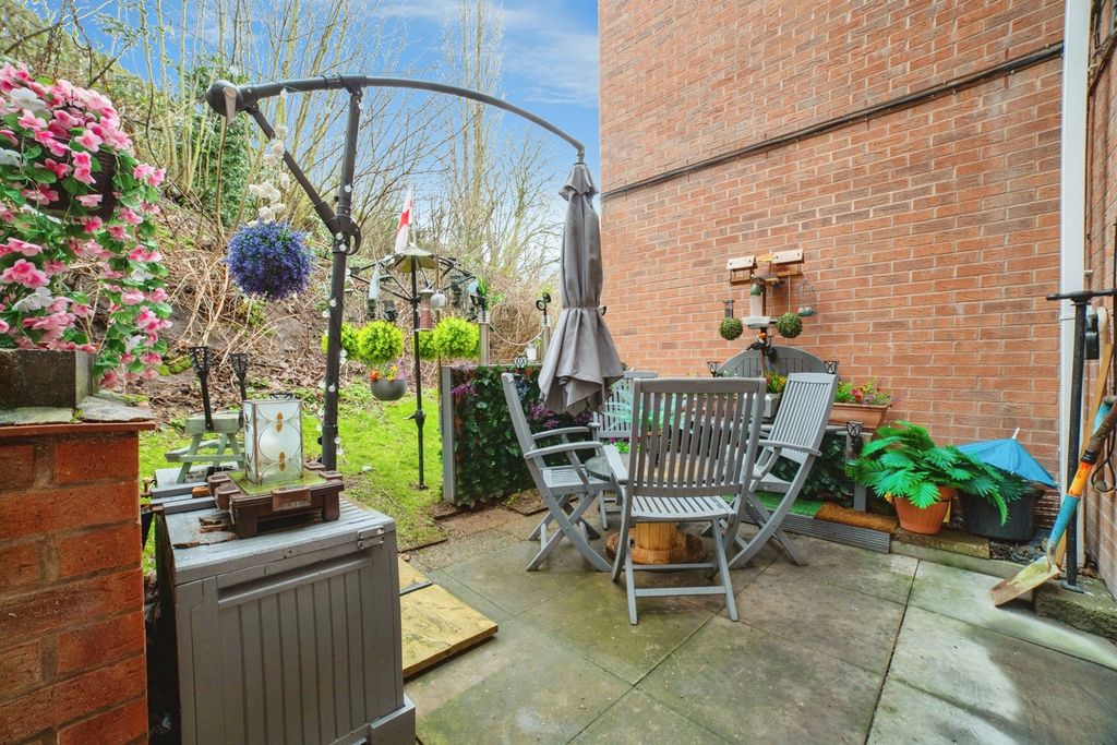 Property photo 3 of 19 Garden