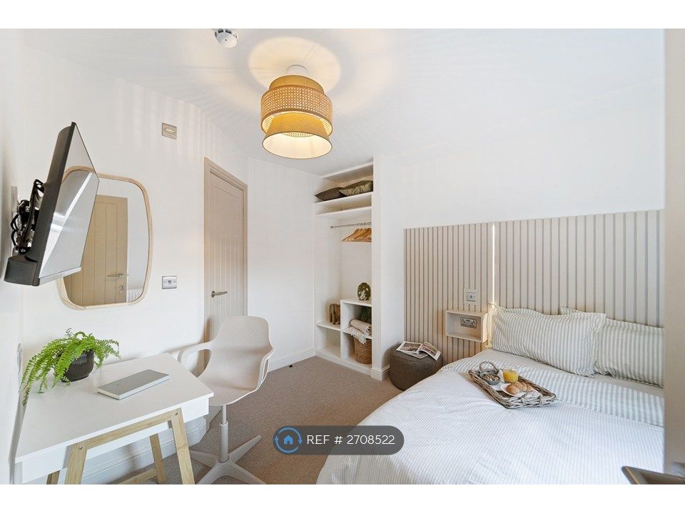 Property photo 2 of 7 Room 4