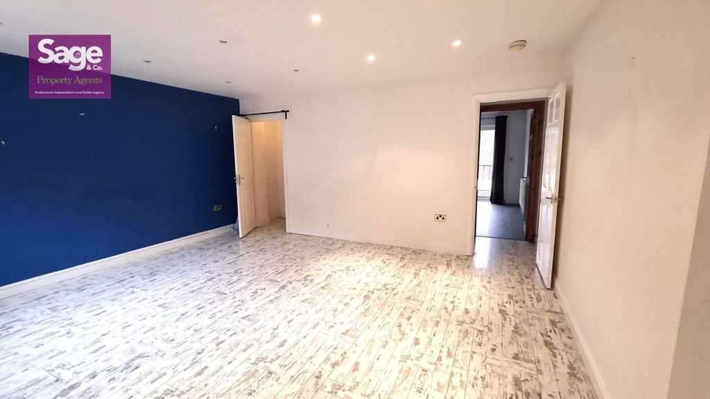 Property photo 2 of 27