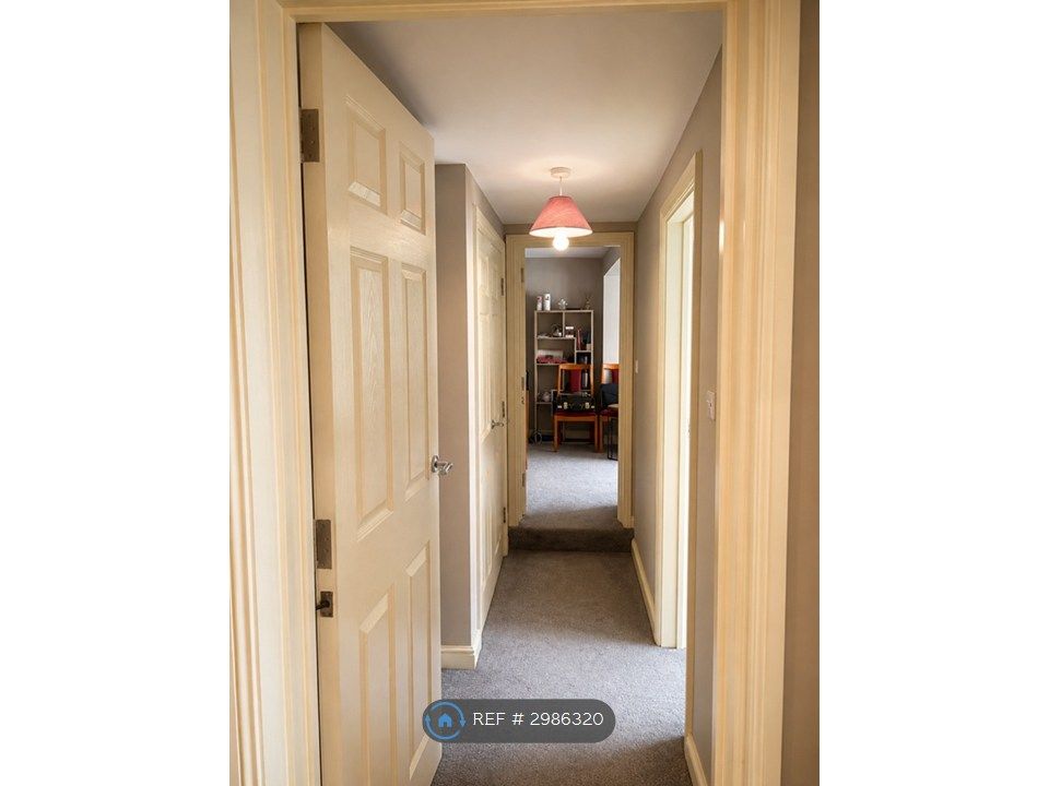 Property photo 3 of 11 Hall Way