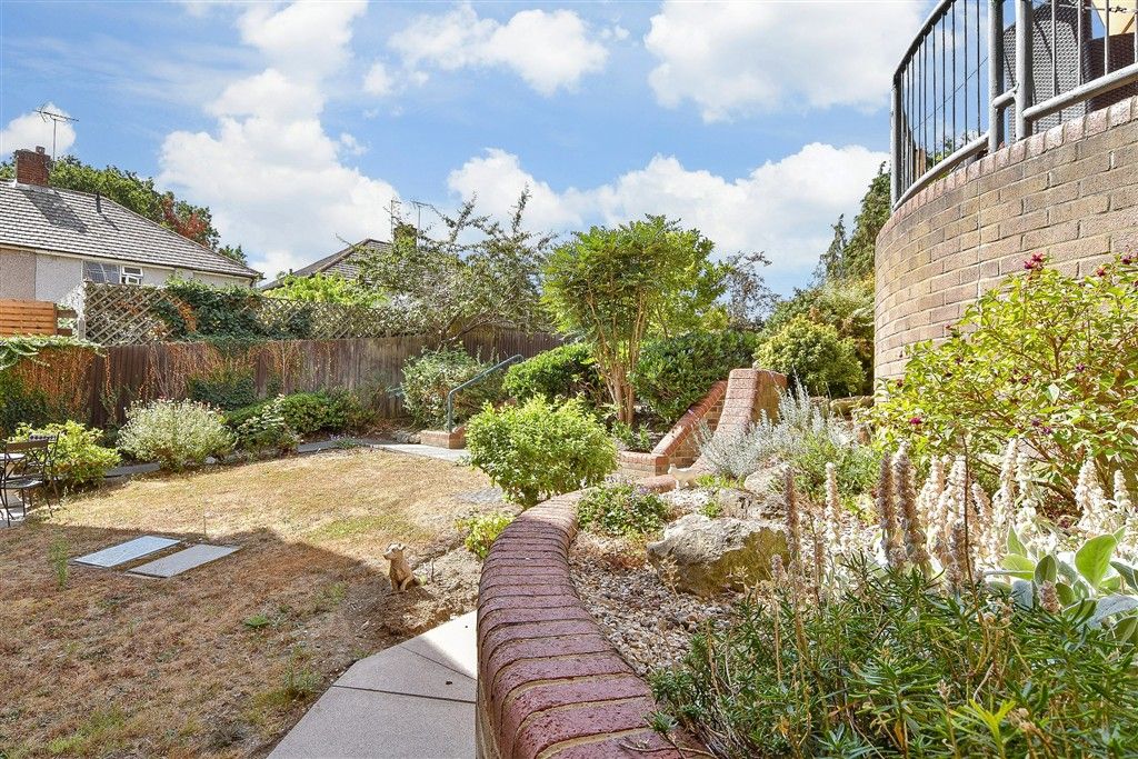 Property photo 2 of 9 Communal Gardens