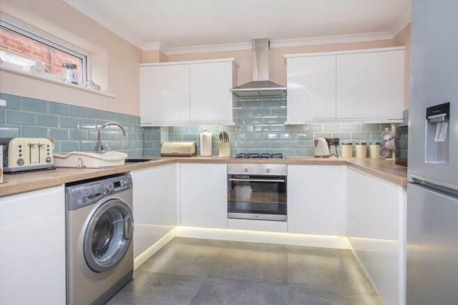 Property photo 2 of 11 Kitchen