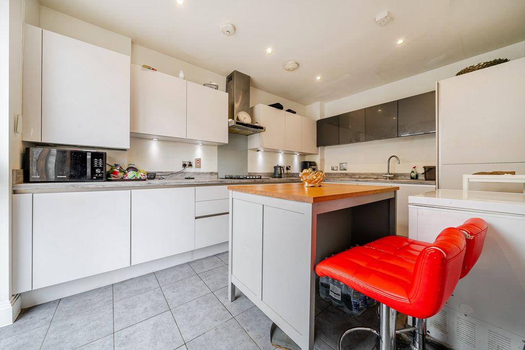 Property photo 3 of 15 Kitchen
