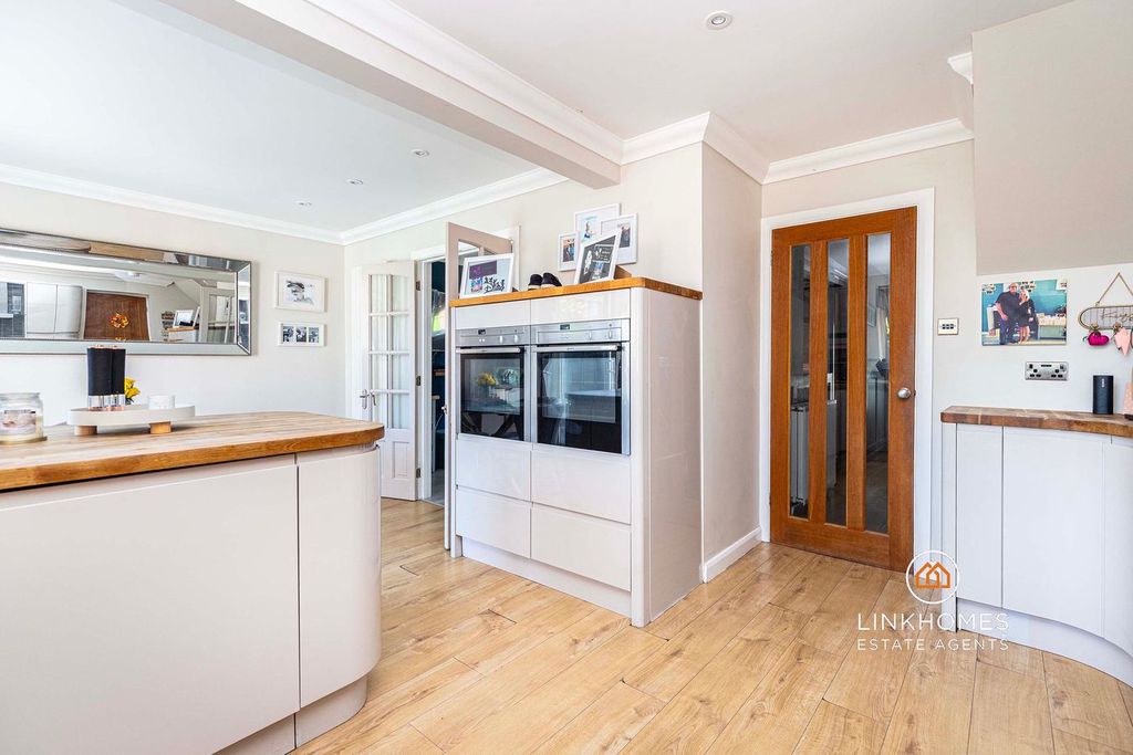 Property photo 3 of 38