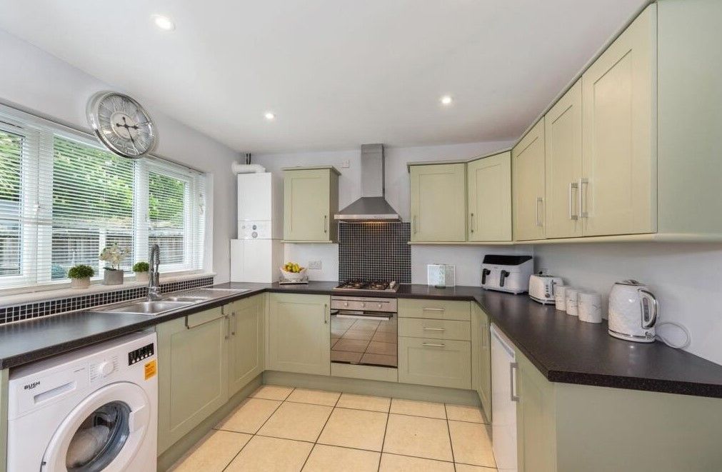 Property photo 2 of 14 Kitchen