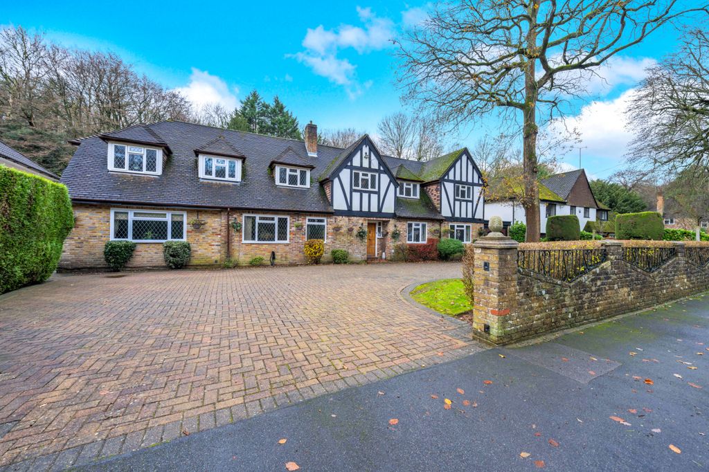 Property photo 3 of 32 Gallery