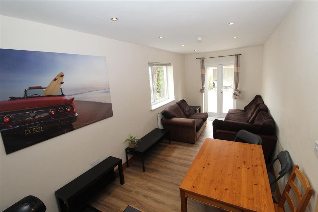 Property photo 1 of 27 Minny Street Currently