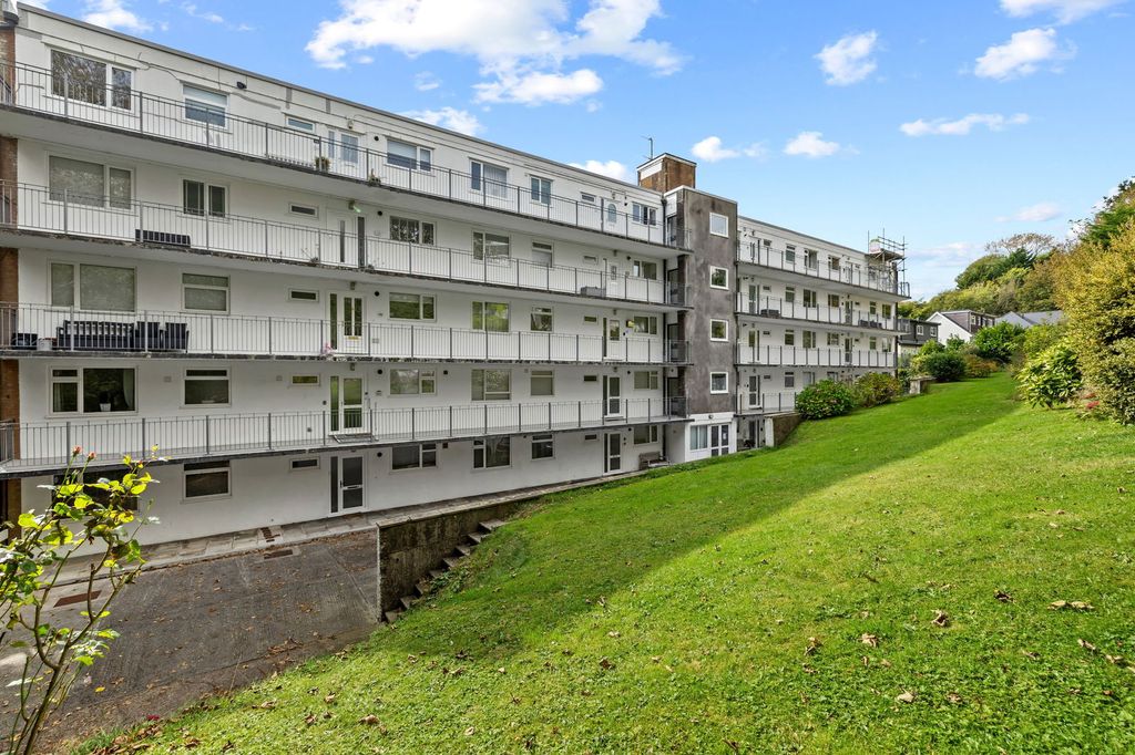 Property photo 1 of 27