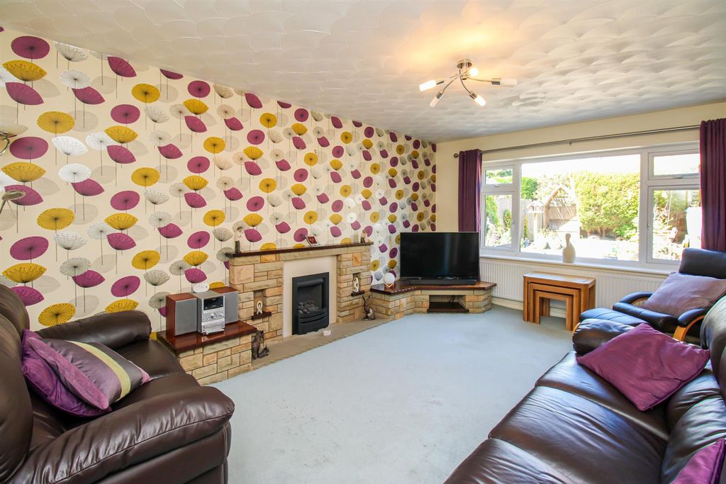 Property photo 2 of 18