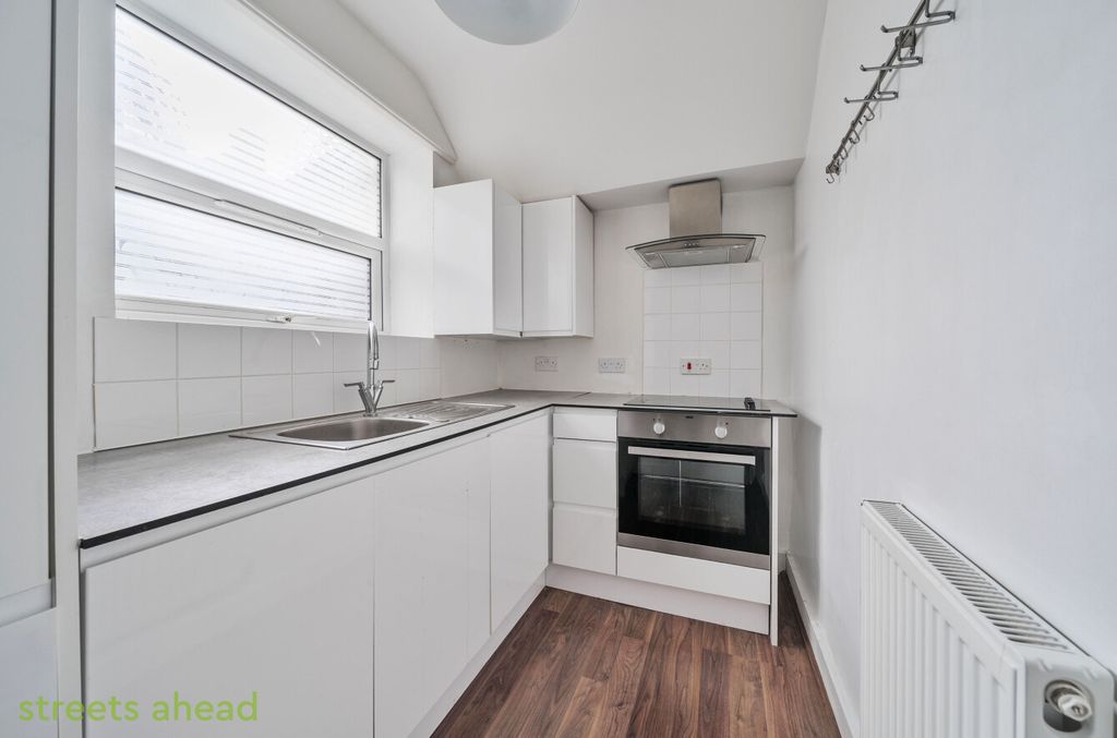 Property photo 2 of 11 Aba3d306-81Ad-4A3...