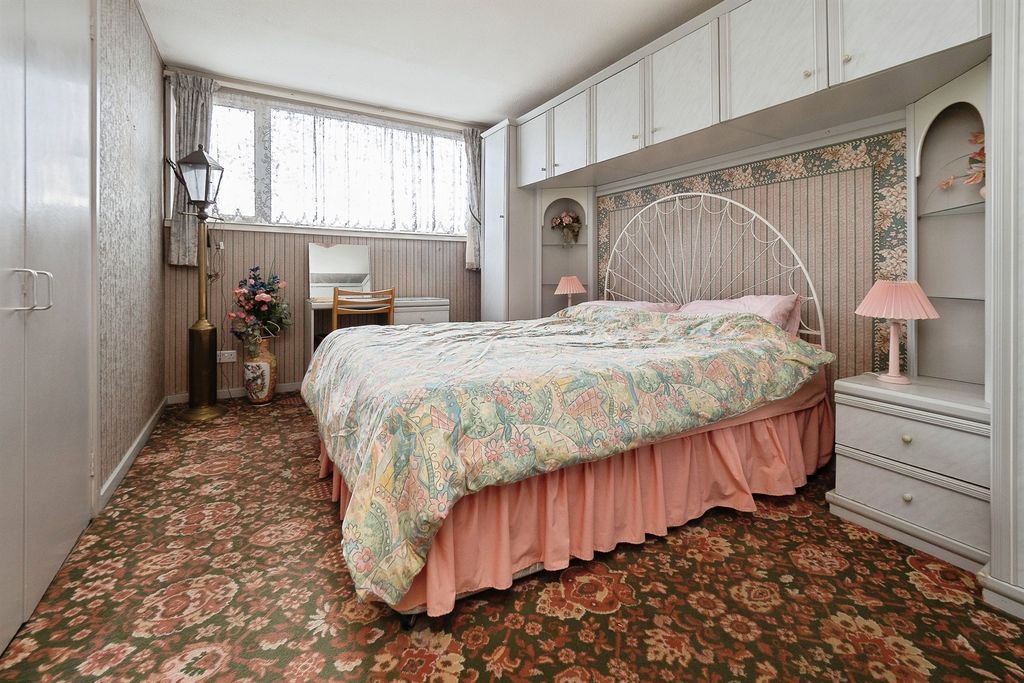 Property photo 3 of 18