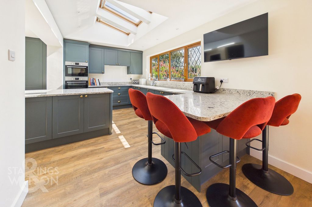 Property photo 3 of 27