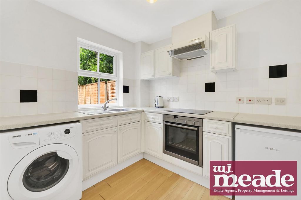 Property photo 2 of 10 Kitchen