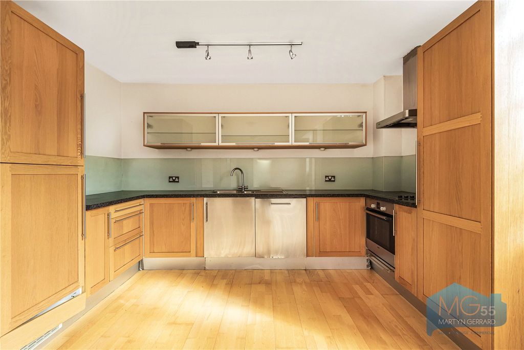 Property photo 2 of 11 Picture No. 13