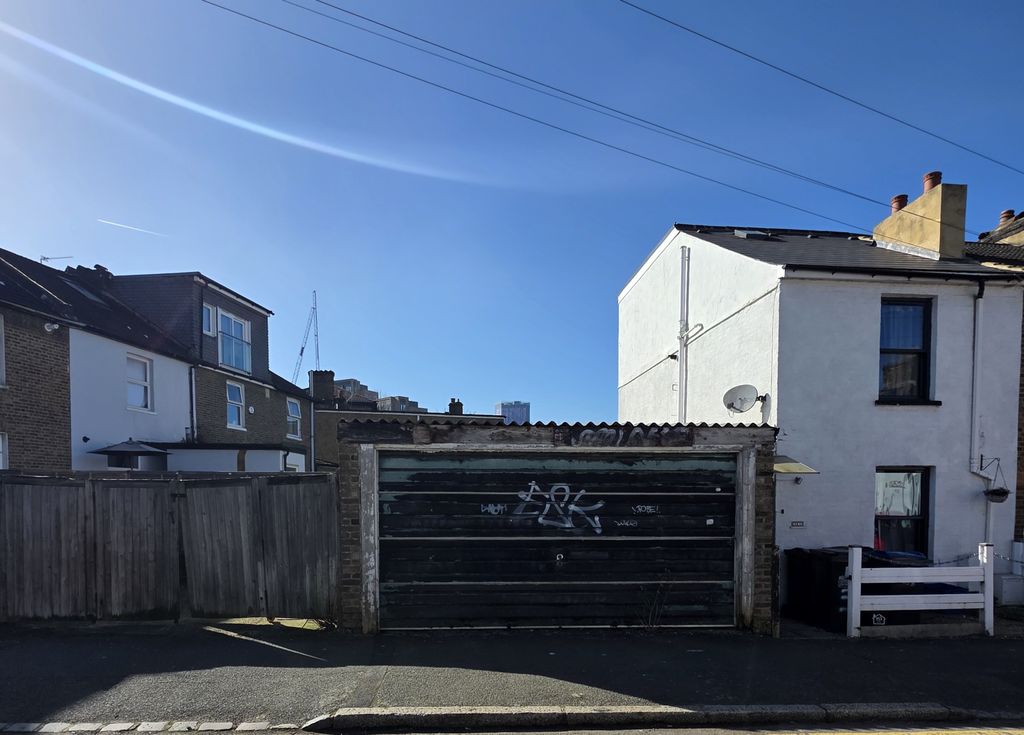 Property photo 2 of 3