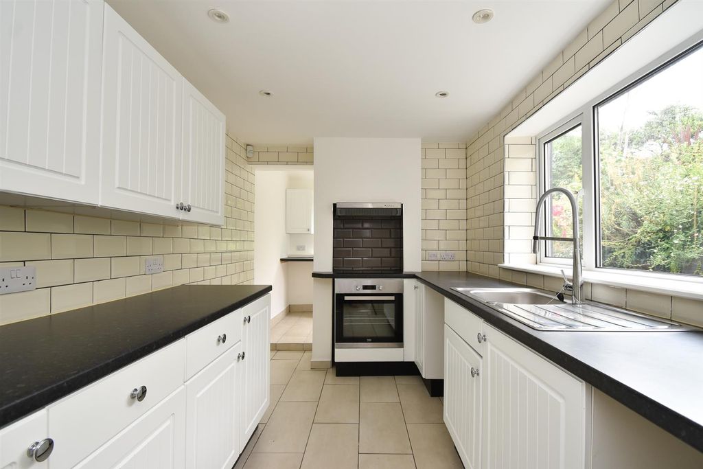 Property photo 3 of 23 Kitchen