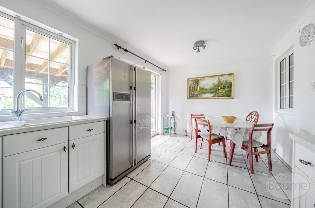 Property photo 3 of 11 1F102006-8003-40c...