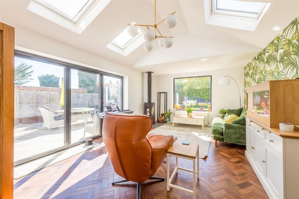 Property photo 2 of 25 72 Grinstead Lane-11.Jpg