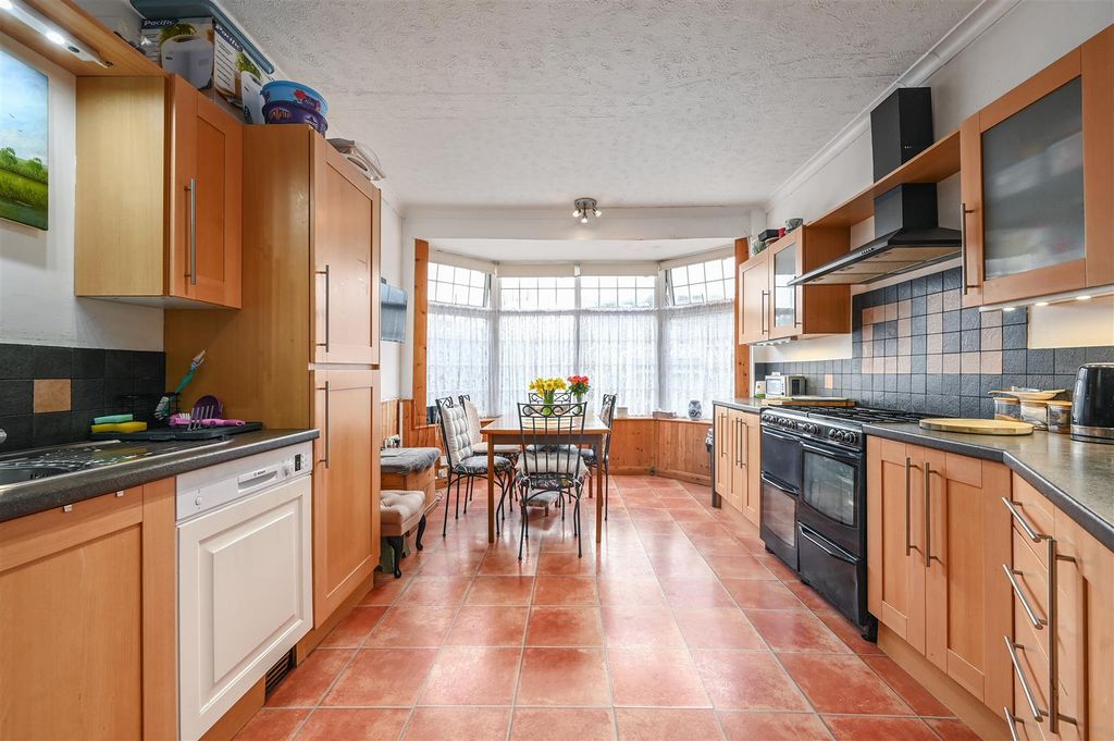 Property photo 2 of 19 54 Springfield Road (1).Jpg