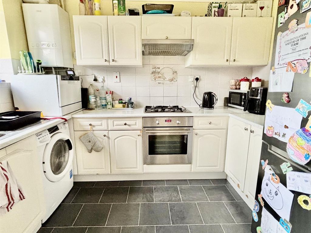 Property photo 3 of 15 Kitchen