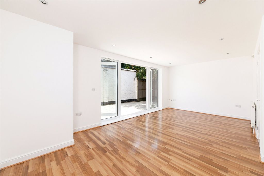 Property photo 3 of 20 Picture No. 06