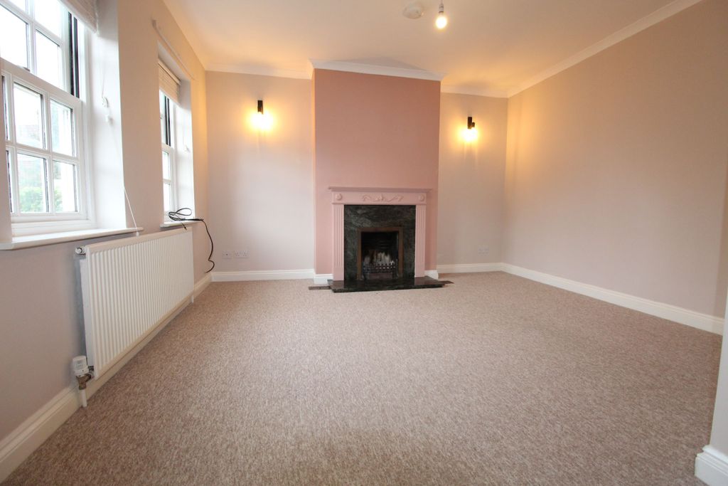 Property photo 3 of 16 Lounge