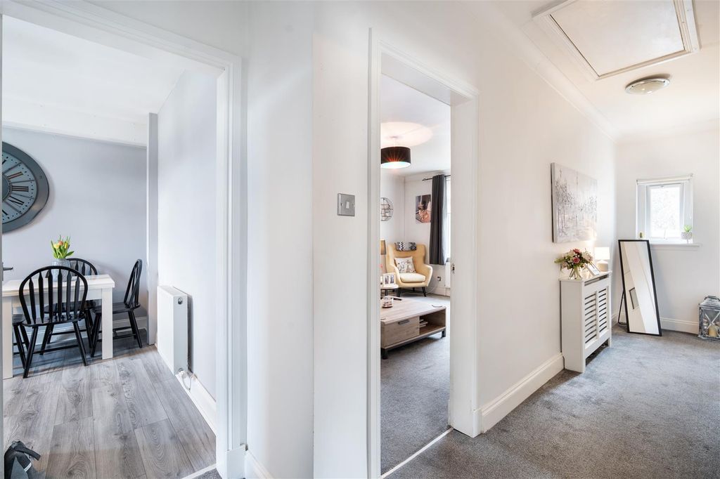 Property photo 2 of 19 Hallway.Jpg