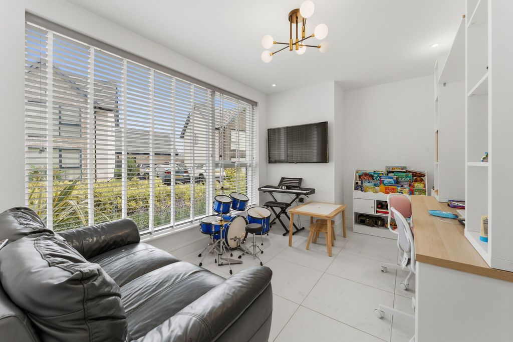 Property photo 3 of 53