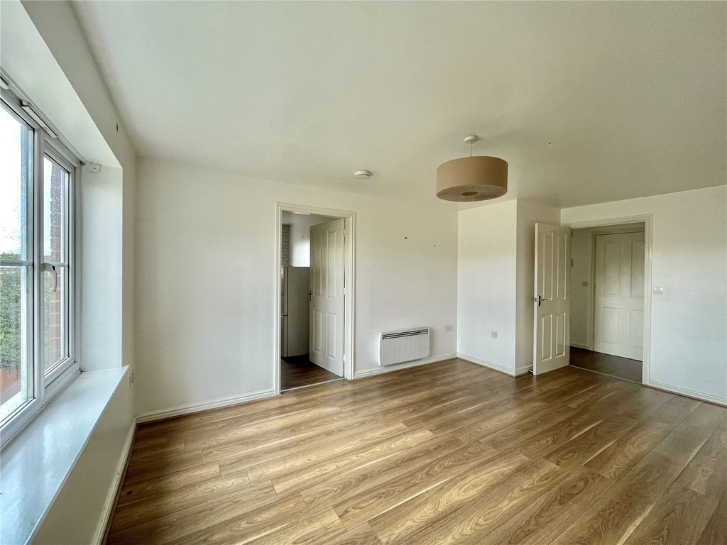 Property photo 2 of 8 Picture No. 11