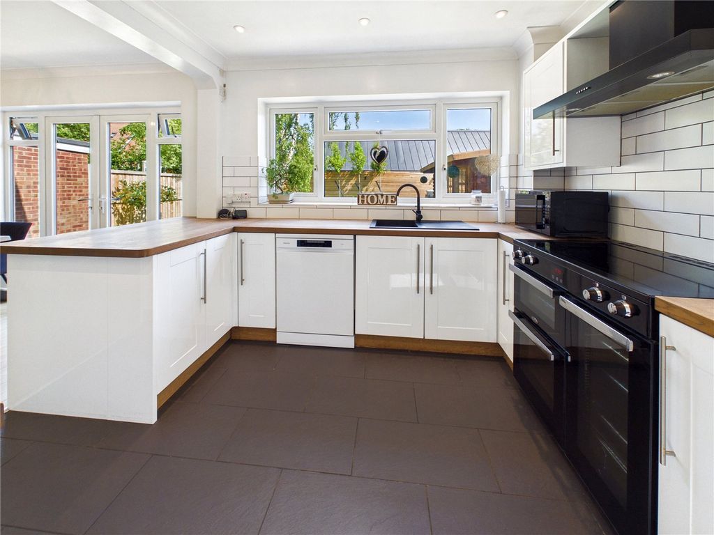 Property photo 3 of 18 Kitchen