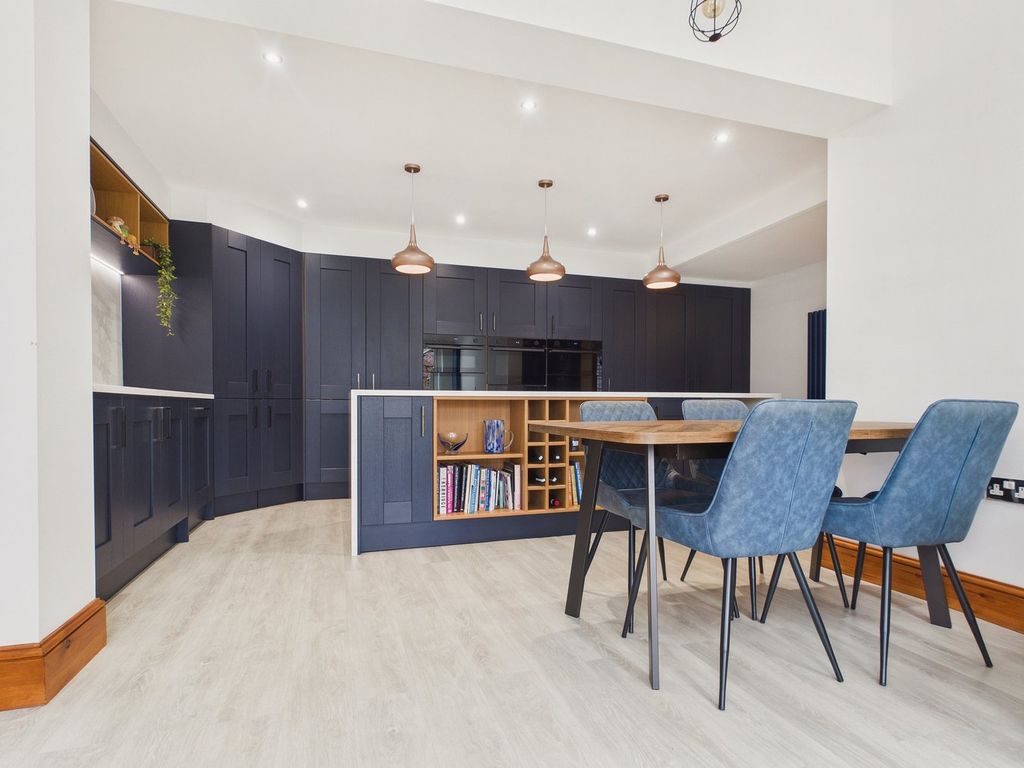 Property photo 3 of 37