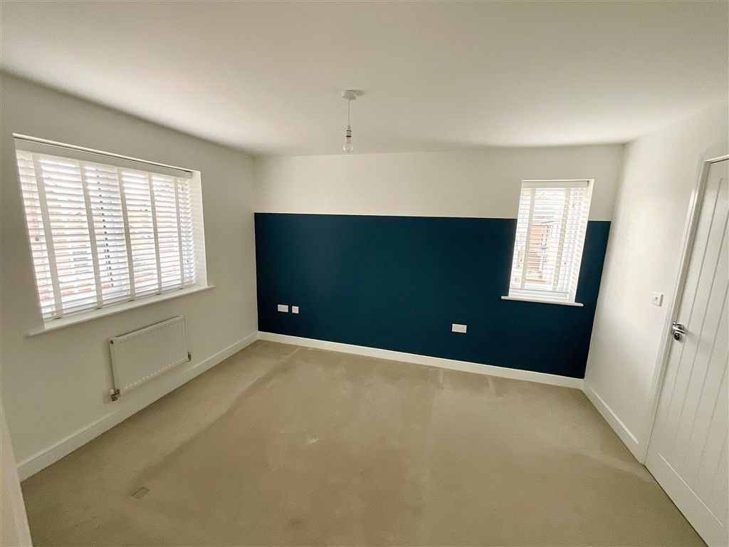 Property photo 1 of 11 Bedroom 1