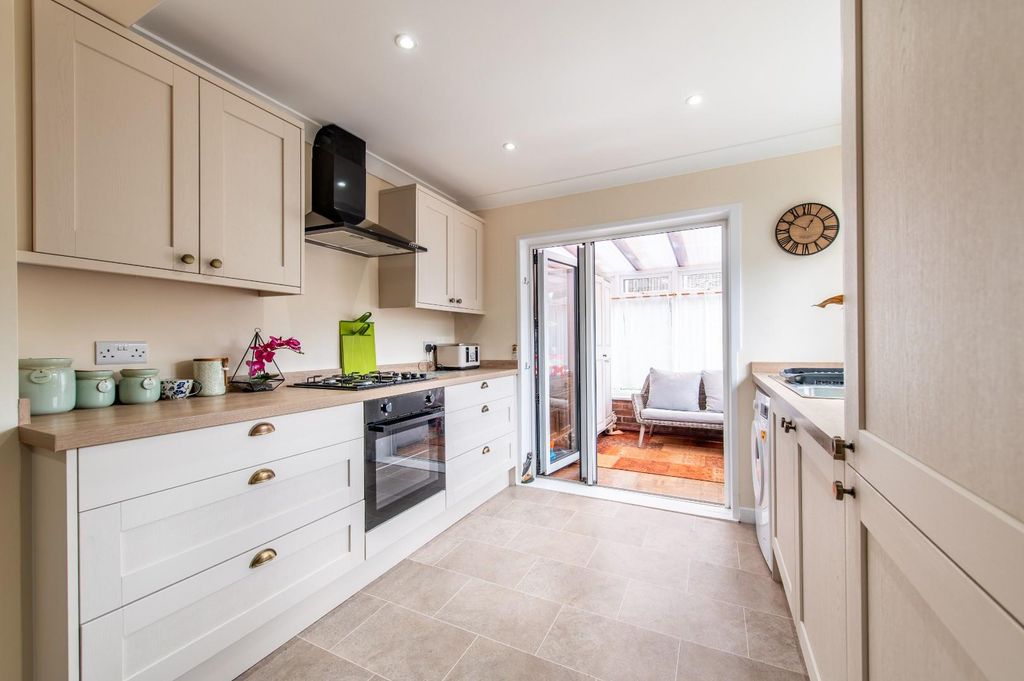 Property photo 3 of 15 Kitchen