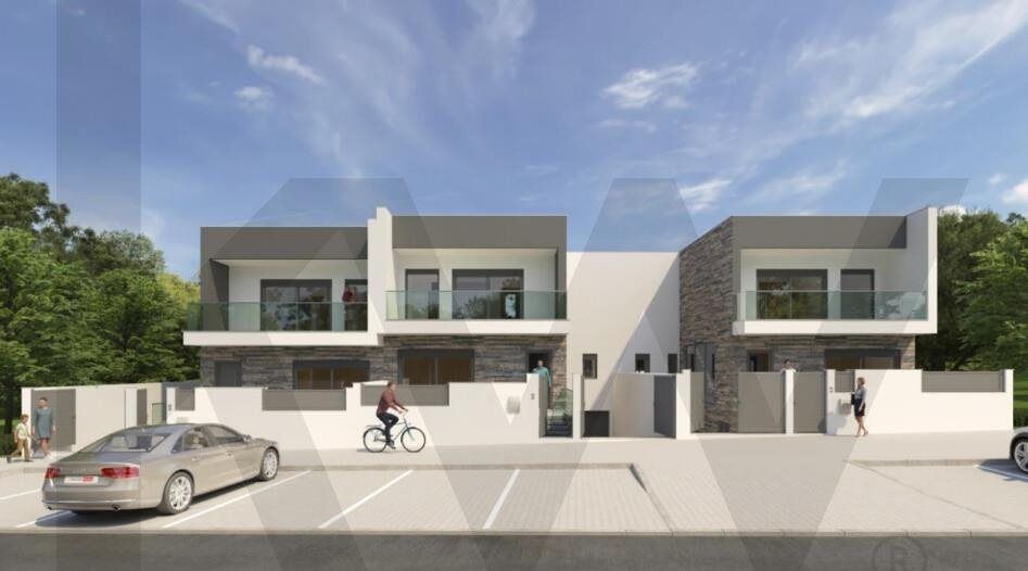 Property photo 1 of 3 Terrain | 4-Bedroom House | Arranhó