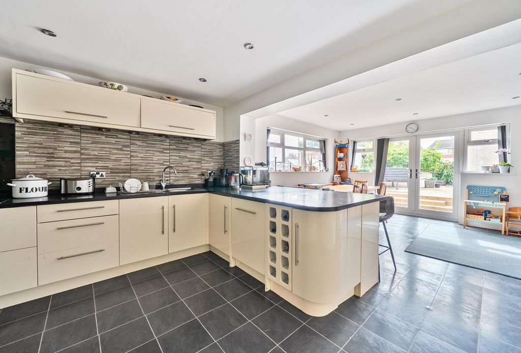 Property photo 2 of 17 1323606-3-6881Ff2...