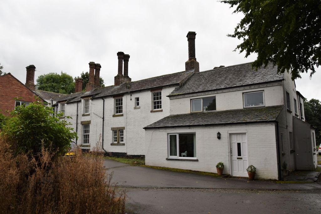 Property photo 1 of 8 2 Bedroom Apartment For Rent