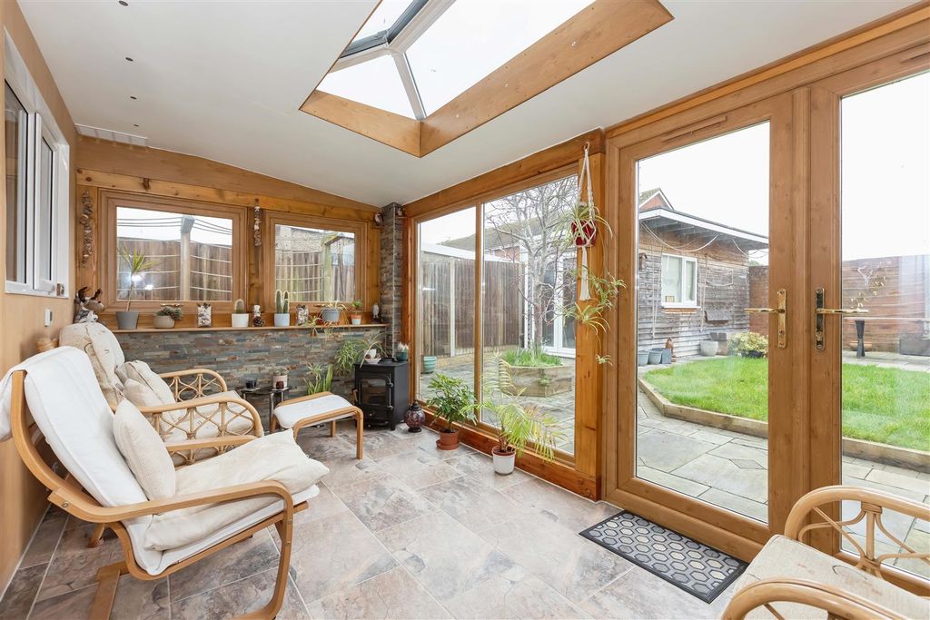 Property photo 2 of 19 Edmonton Rd_7.Jpg