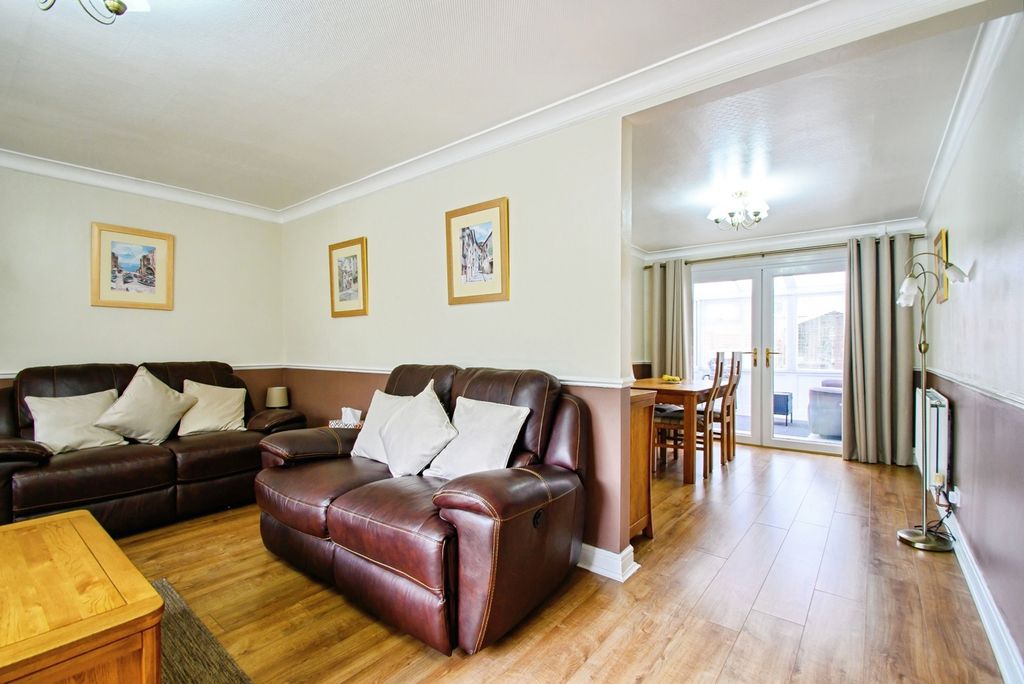 Property photo 3 of 17 Living Room