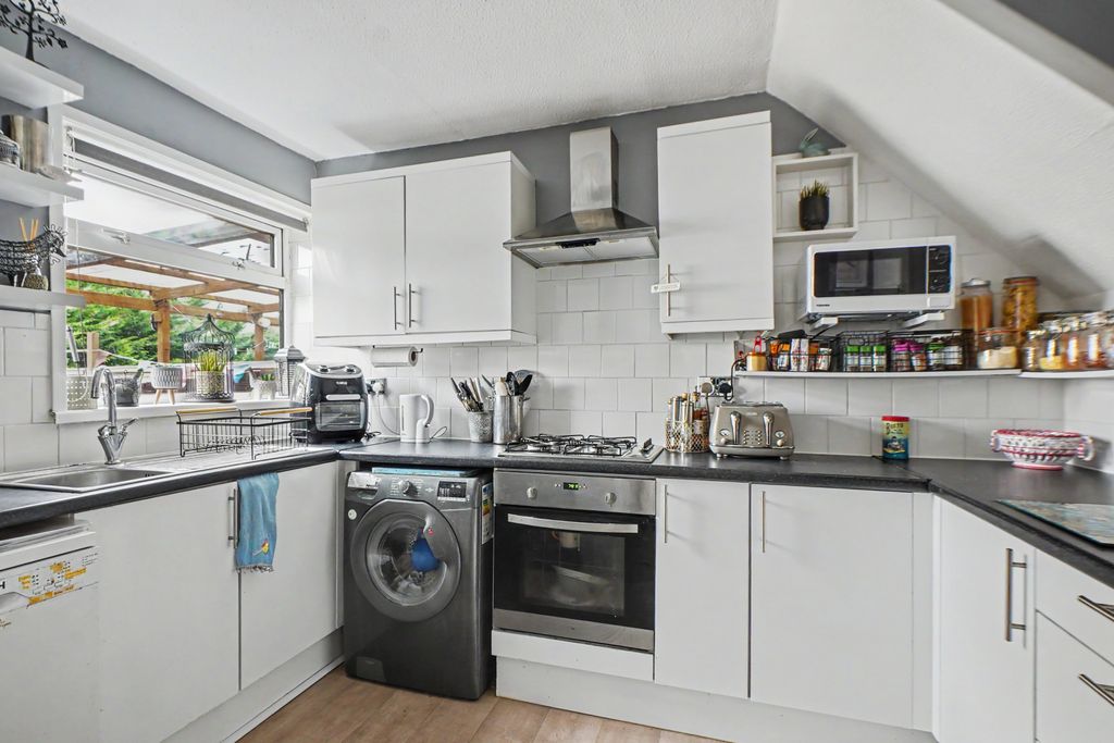 Property photo 2 of 10 Kitchen