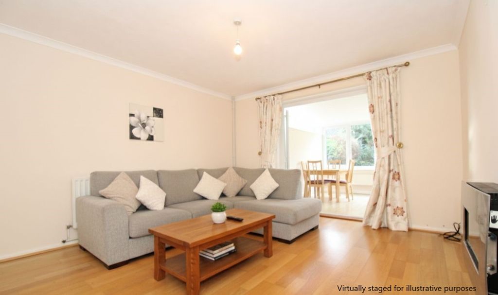 Property photo 2 of 16 Lounge