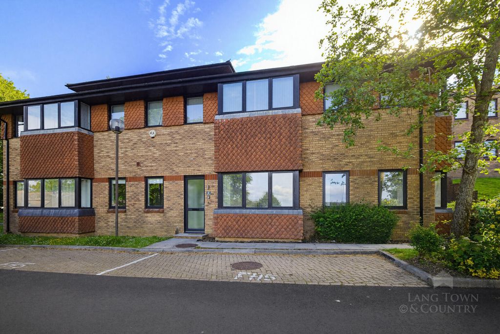 Property photo 1 of 7 Front (Exterior)