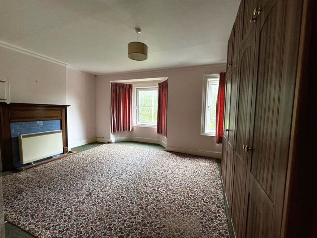 Property photo 3 of 28