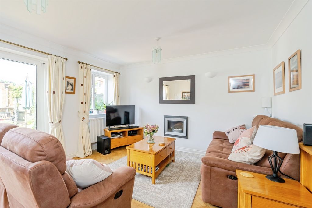 Property photo 3 of 13